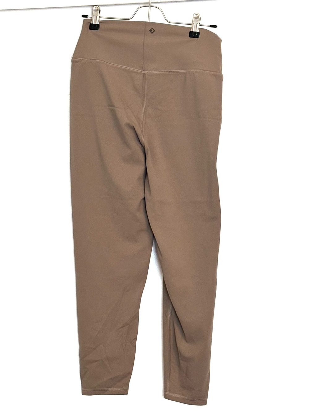 Abercrombie & Fitch YPB Studio Soft 7/8-length leggings in a neutral oat color - Picture 3 of 4